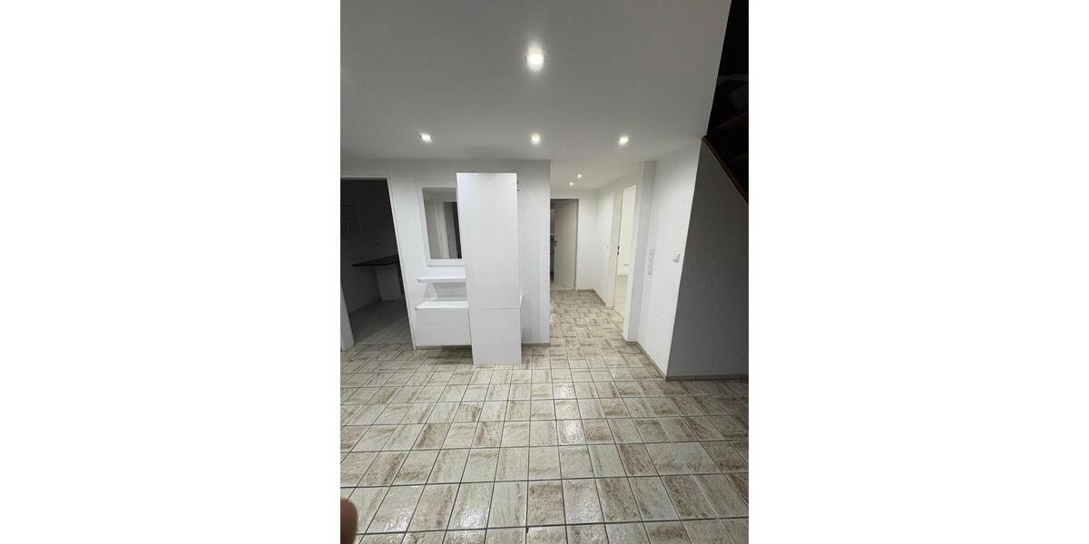 Schöne 3,5 Zimmer Maisonette-Wohnung mit Balkon und Garage 3.5 zimmer