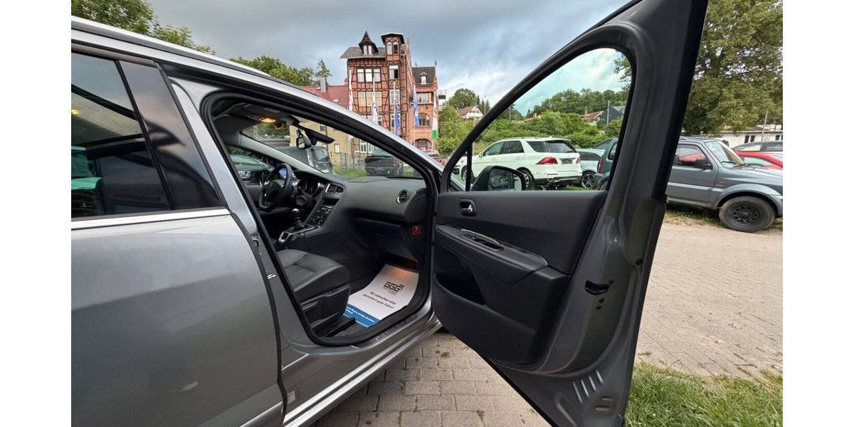 Peugeot 5008 SITZHEIZUNG LEDER AHK 117.000 km 6.499 &euro; Rudolstadt 07407