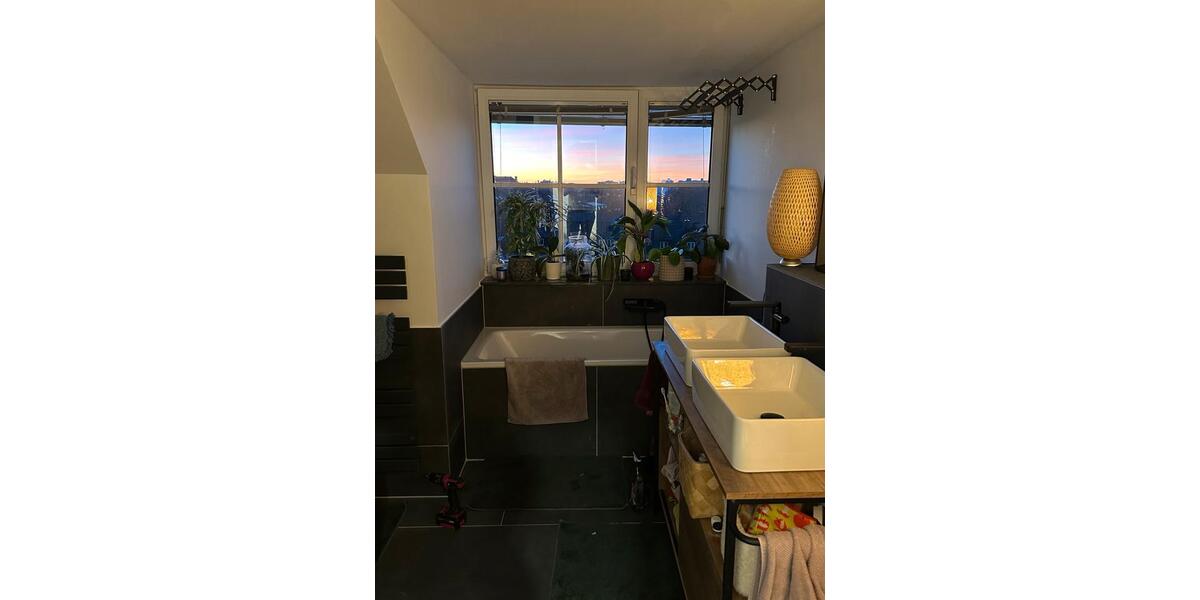 Dachgeschoßwohnung München Schwabing-Freimann - 3 Zimmer, 82 m&sup2;, 2.850&euro; | Angebot:26034256