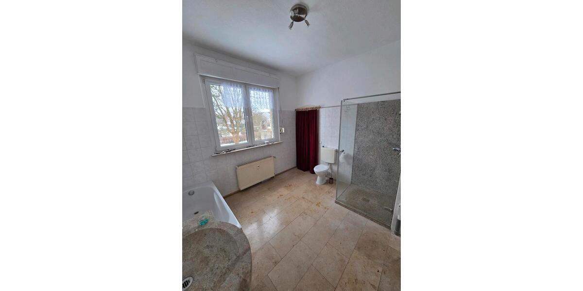 Seltene Gelegenheit! Viel Platz + Parkplatz & Garten 3 zimmer