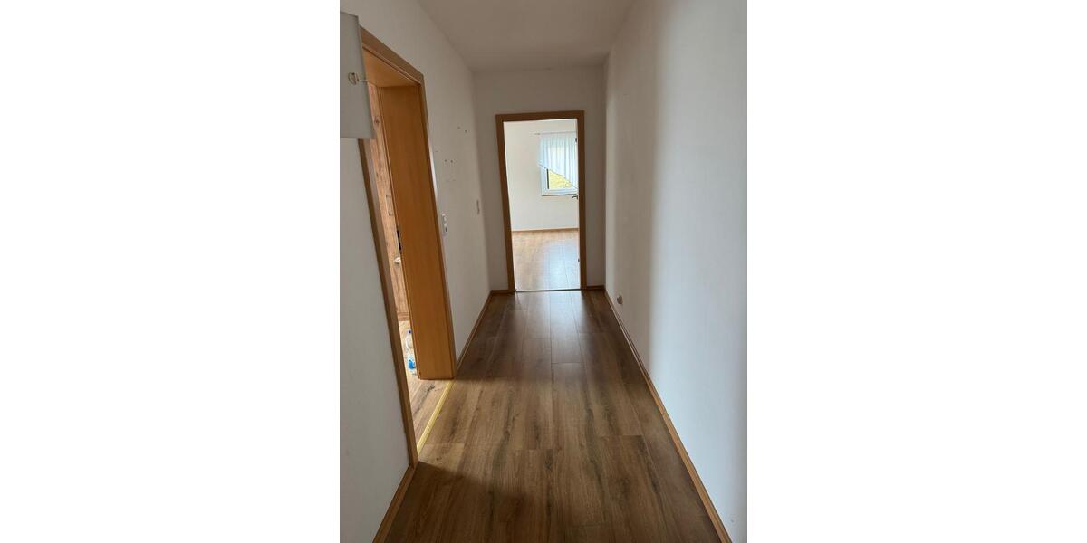 Dachgeschoßwohnung Oberkotzau - 3 Zimmer, 90 m&sup2;, 850&euro; | Angebot:25420725