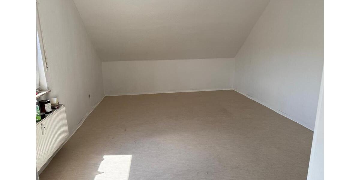 Dachgeschoßwohnung Beindersheim - 4 Zimmer, 90 m&sup2;, 850&euro; | Angebot:24982993