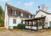 Mehrfamilienhaus mit 3 Wohneinheiten, großem Grundstück und Nebengebäude