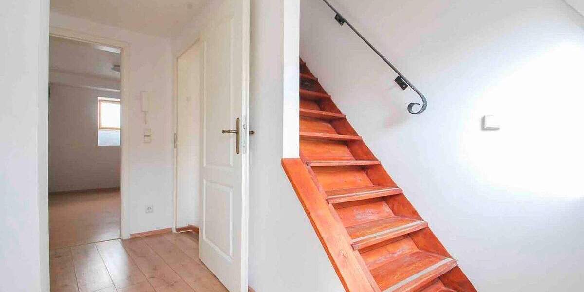 Charmantes Zweifamilienhaus mit historischem Gewölbekeller und zwei Südterrassen in Möhringen 7 zimmer