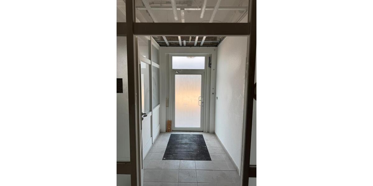 Moderne Praxis- oder Büroflächen im Erdgeschoss. zimmer