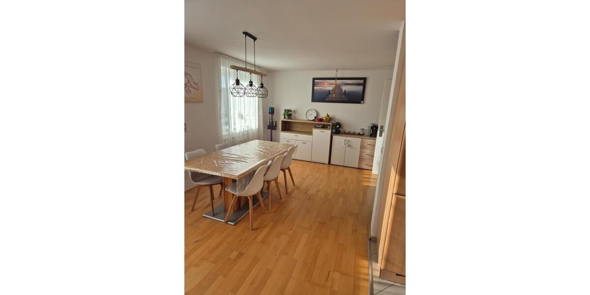 Etagenwohnung Vogt - 5 Zimmer, 120 m&sup2;, 1.050&euro; | Angebot:25421040