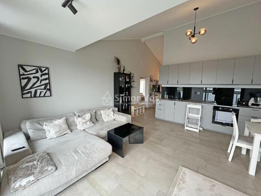 Raumwunder! 3-Zimmer Dachgeschosswohnung mit beeindruckender Raumhöhe zimmer