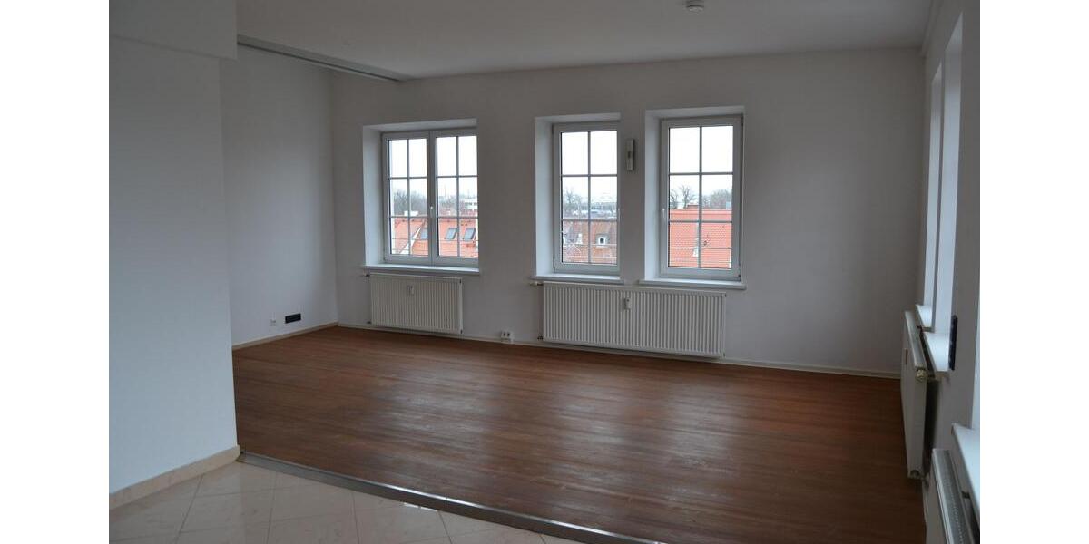 Dachgeschoßwohnung Augsburg - 5 Zimmer, 170 m&sup2;, 1.685&euro; | Angebot:26350218
