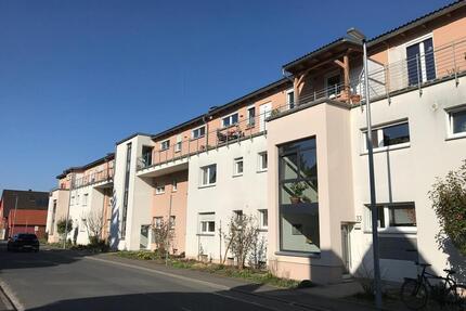 Helles frisch renoviertes 1 Zi.- Apartment im 1.OG, in genialer bevorzugter Lage von Margetshöchheim ! Gute Verkehrsanbindung nach Würzburg Innenstadt