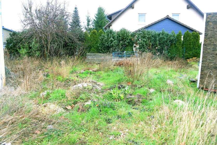 Grundstück mit Baugenehmigung für ein kleines Mehrfamilienhaus oder Einfamilienhaus zimmer