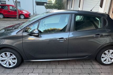 Peugeot 208 124.269 km 4.000 &euro; Stuttgart 70327