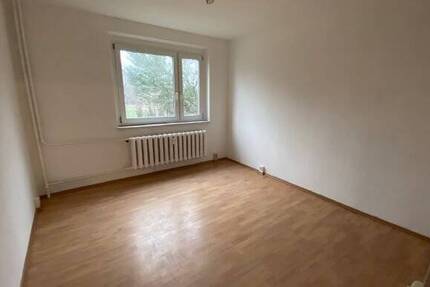 *Renovierungsbedürftige 6-Zimmer Wohnung mit Balkon* in Kindelbrück 5 zimmer