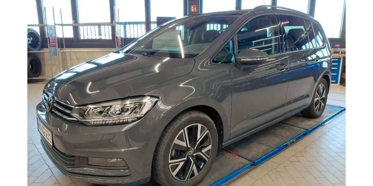 VW Touran 49.300 km 34.799 &euro; Regensburg 93053