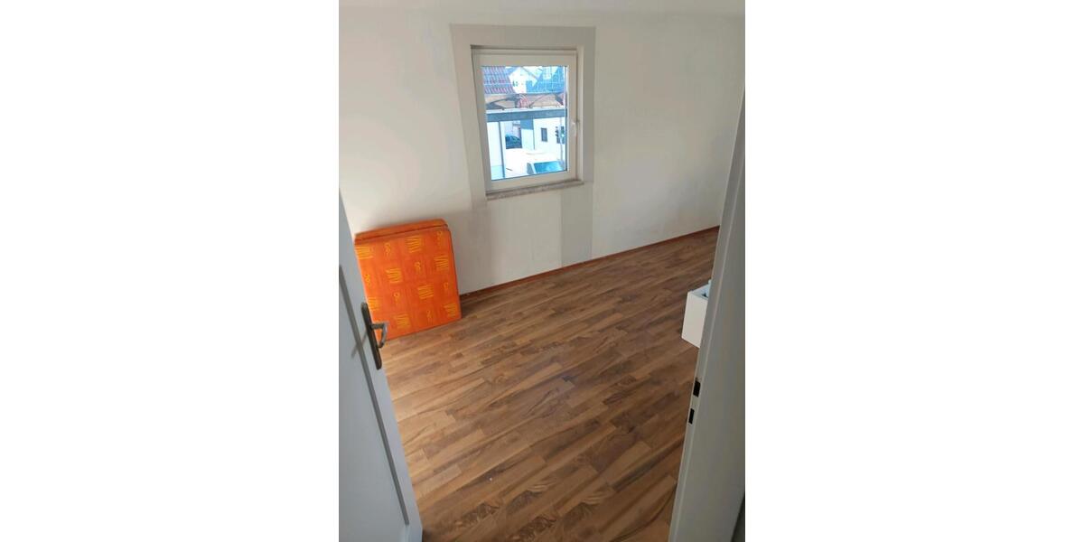 4 Zimmer Altbau ca 80 m² 4 zimmer