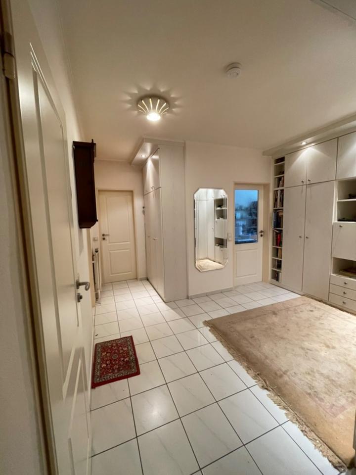 Von Privat. Eigentumswohnung mit Terrasse, Balkon & Tiefgarage