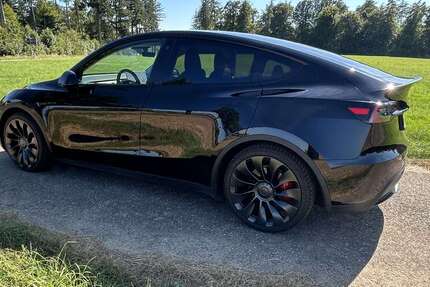 Tesla Model Y 13.600 km 48.000 € Schorndorf 73614
