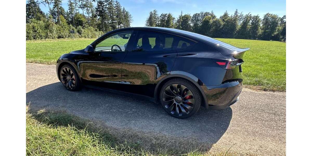 Tesla Model Y 13.600 km 48.000 &euro; Schorndorf 73614