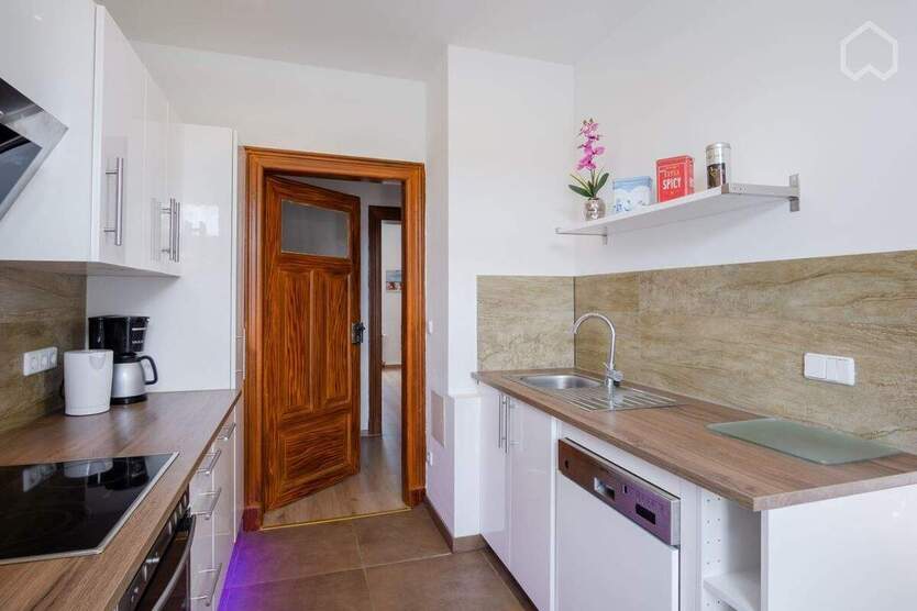 Helle 4-RW mit Kamin und Einbauküche 4 zimmer