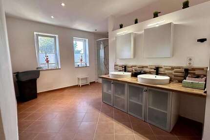 Haus Wolfhagen - 7 Zimmer, 200 m&sup2;, 1.150&euro; | Angebot:25273846