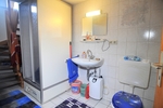 Ihr Deal: 3 Häuschen, 3 Garagen, bis zu 5 WE, davon nur 2 vermietet. HEIZUNG IST NEU! - Mehrfamilienhaus, Wohnhaus Schmitten | Angebot:26781264