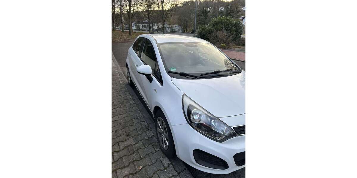 Kia Rio 156.000 km 3.149 &euro; wiesbaden 65203