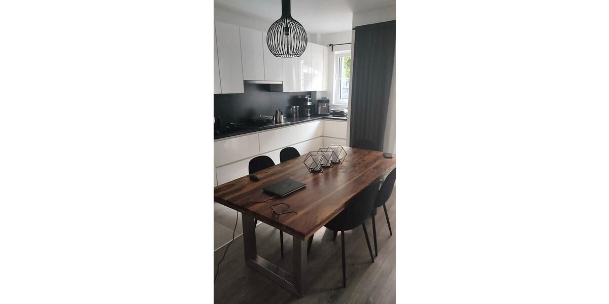 Hochwertige Wohnung mit eigenem Garten und zwei Stellplätzen 4 zimmer