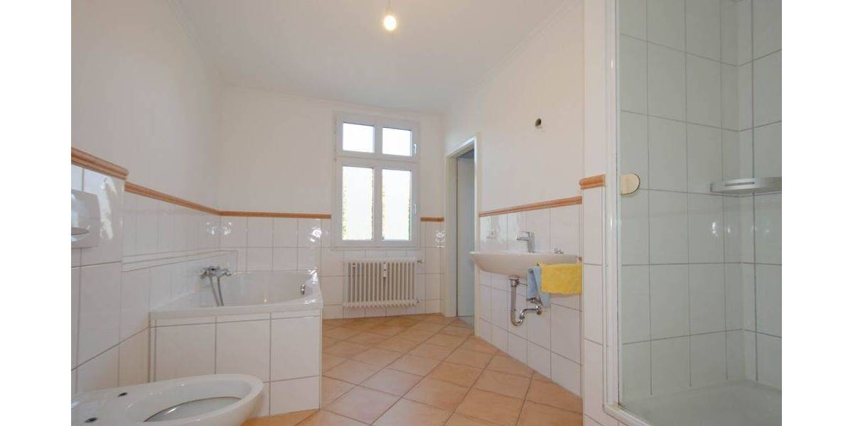 Elegante Dachgeschosswohnung im sanierten Altbau - ruhig und zentral in Wuppertal-Uellendahl-Ost 3 zimmer