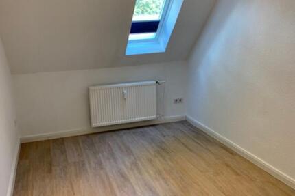 Helle 3-Zimmer-Wohnung in ruhigem 4-Familienhaus in 30938 Kleinbg zimmer