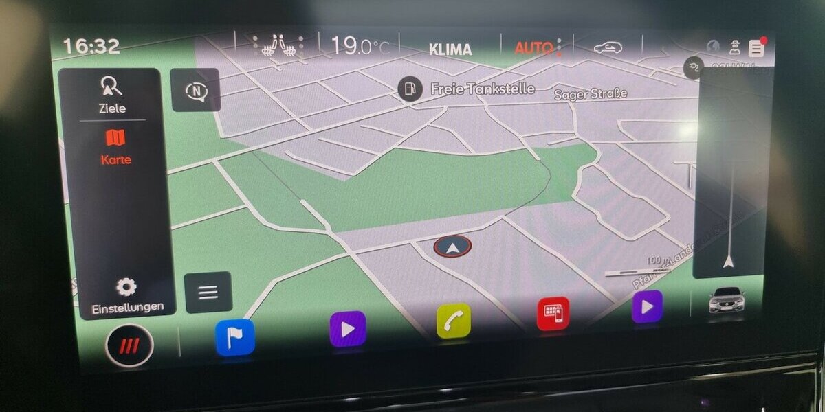 Seat Leon Style VIC Navi PDC Spur LED Tempomat VIC 49.700 km 16.900 &euro; Garrel 49681