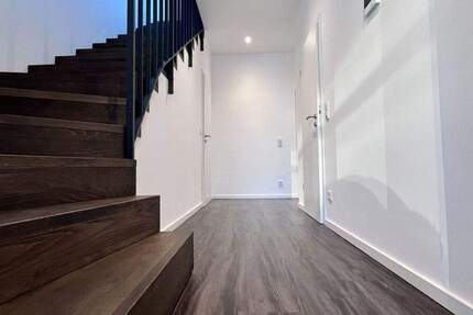 TR.-City: Kernsanierte 3 ZKB Altbau Maisonettwohnung, Komfortausstattung, Balkon mit Domblick! 3 zimmer