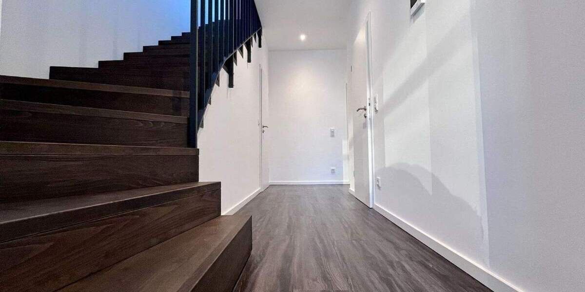 TR.-City: Kernsanierte 3 ZKB Altbau Maisonettwohnung, Komfortausstattung, Balkon mit Domblick! 3 zimmer