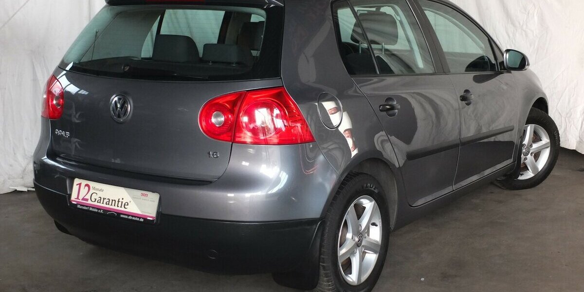 VW Golf TRENDLINE KLIMAAUTOMATIK 5-TÜRIG 132.115 km 4.904 &euro; Köln 50858