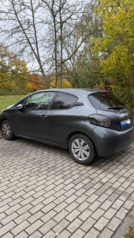 Peugeot 208 108.843 km 3.500 € Halle (Saale) 06126
