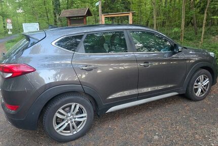 Hyundai TUCSON 181.000 km 12.299 &euro; Rüsselsheim 65428