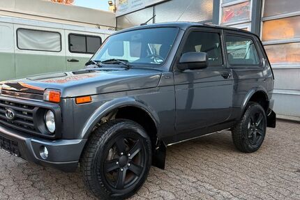 Lada Niva 23.000 km 19.490 &euro; Liebenau 31618