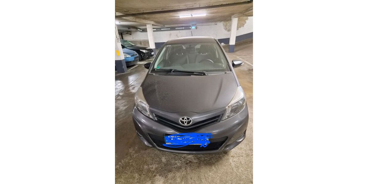 Toyota Yaris 25.000 km 8.800 &euro; Krefeld 47798
