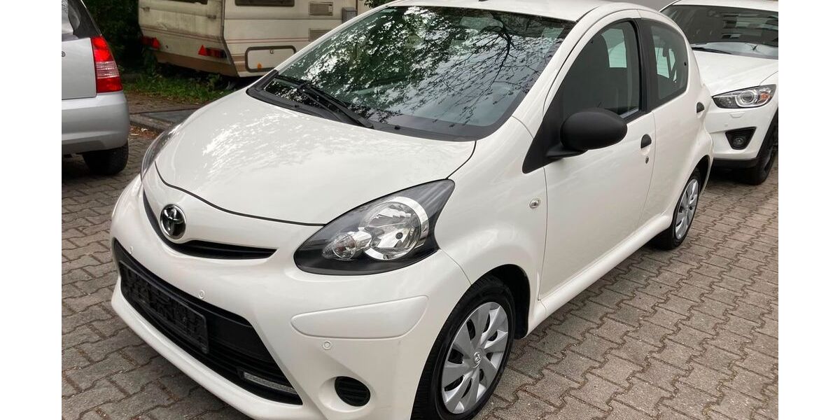Toyota Aygo (X) 136.000 km 3.499 &euro; München 81241