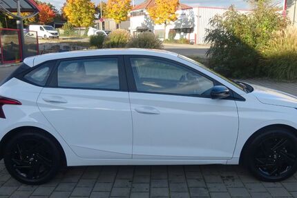 Hyundai i20 6.342 km 15.890 &euro; Steißlingen 78256
