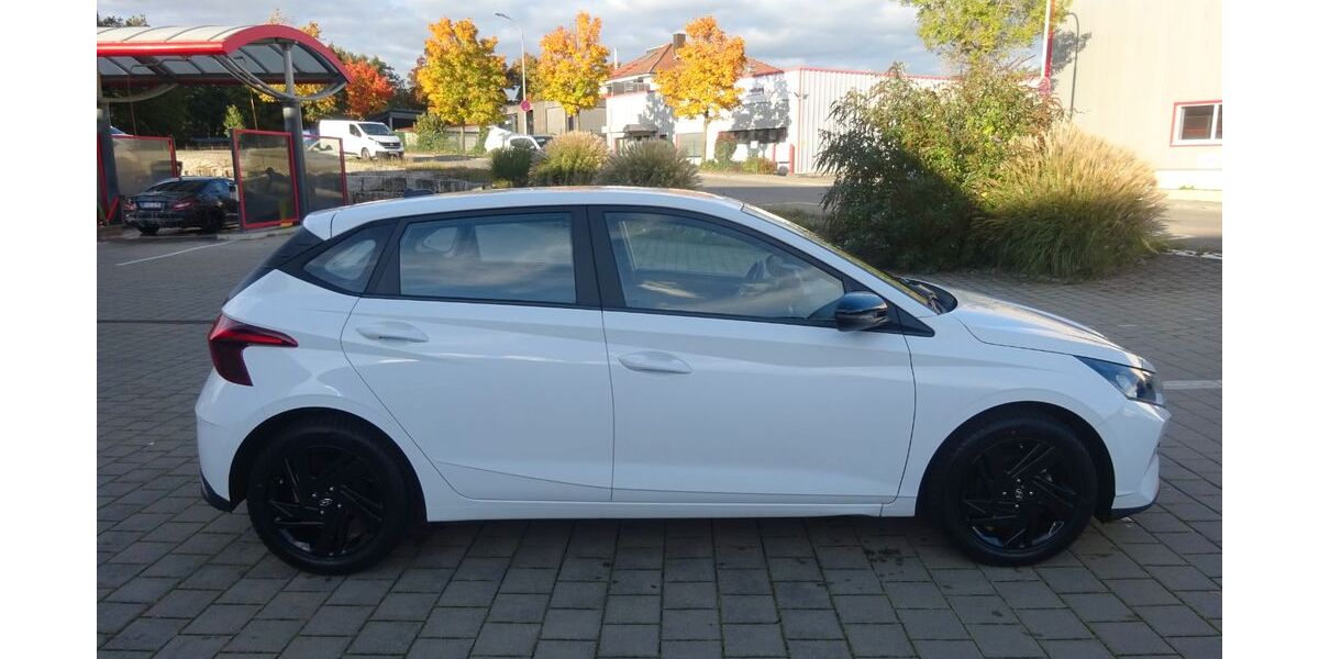 Hyundai i20 6.342 km 15.890 &euro; Steißlingen 78256