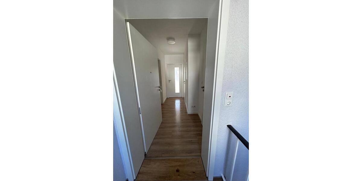 Dachgeschoss Wohnung 3 Zimmer 65 qm mit Balkon und Gartennutzung zimmer