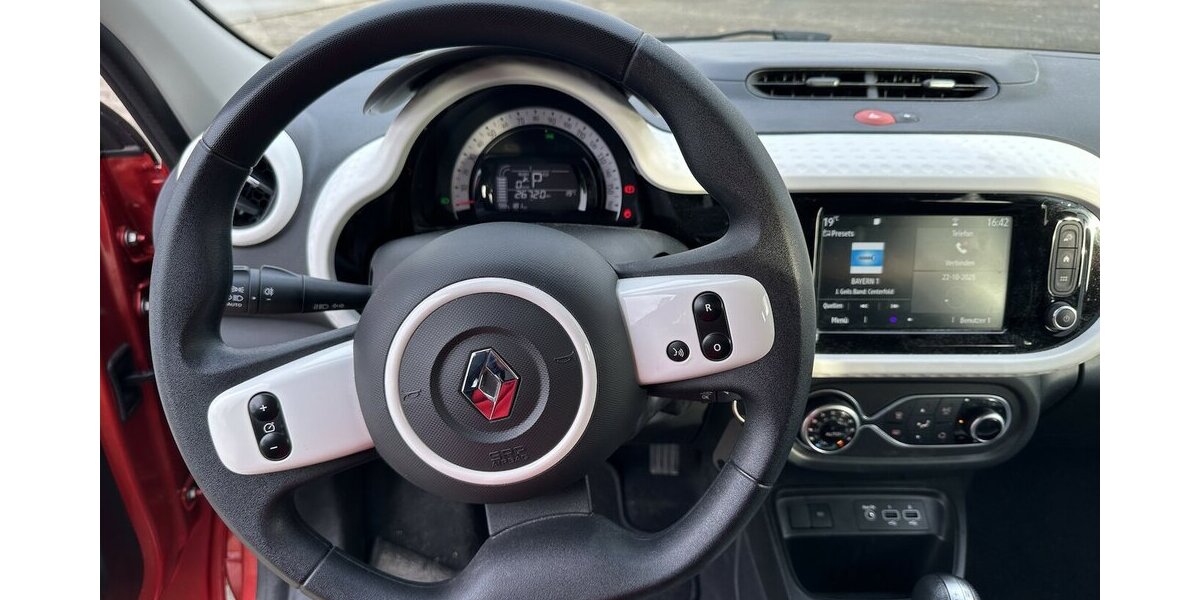 Renault Twingo Equilibre Electric / Sitzheizung 26.720 km 12.690 &euro; Donauwörth 86609