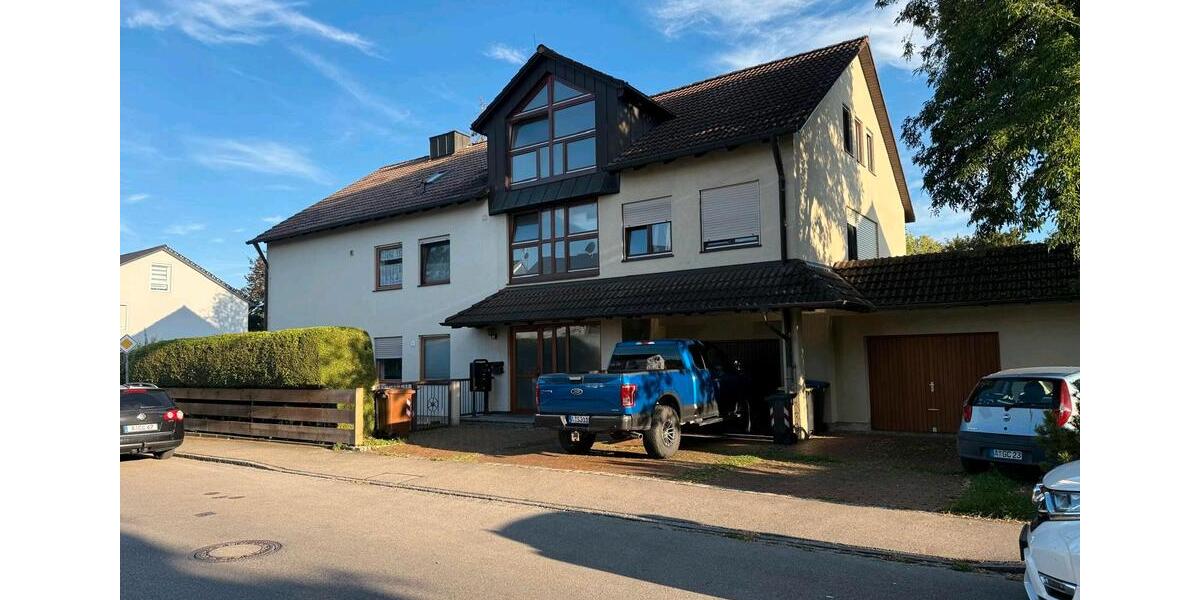 sanierte Dachgeschoss Wohnung im Zentrum von Königsbrunn 2 zimmer