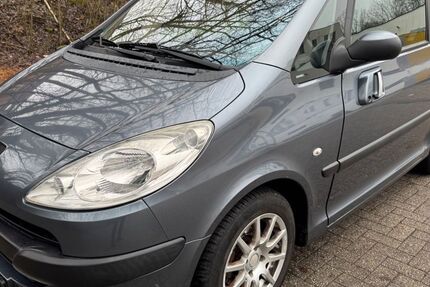 Peugeot 1007 148.000 km 2.499 &euro; Essen 45133