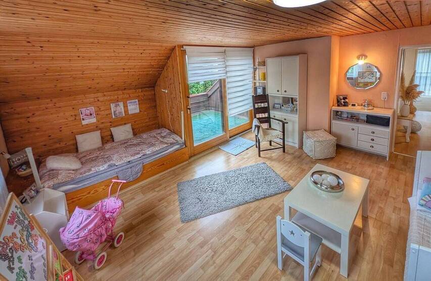 Freistehendes Einfamilienhaus mit EinliegerWohnung - großzügig, modernisiert & energieeffizient