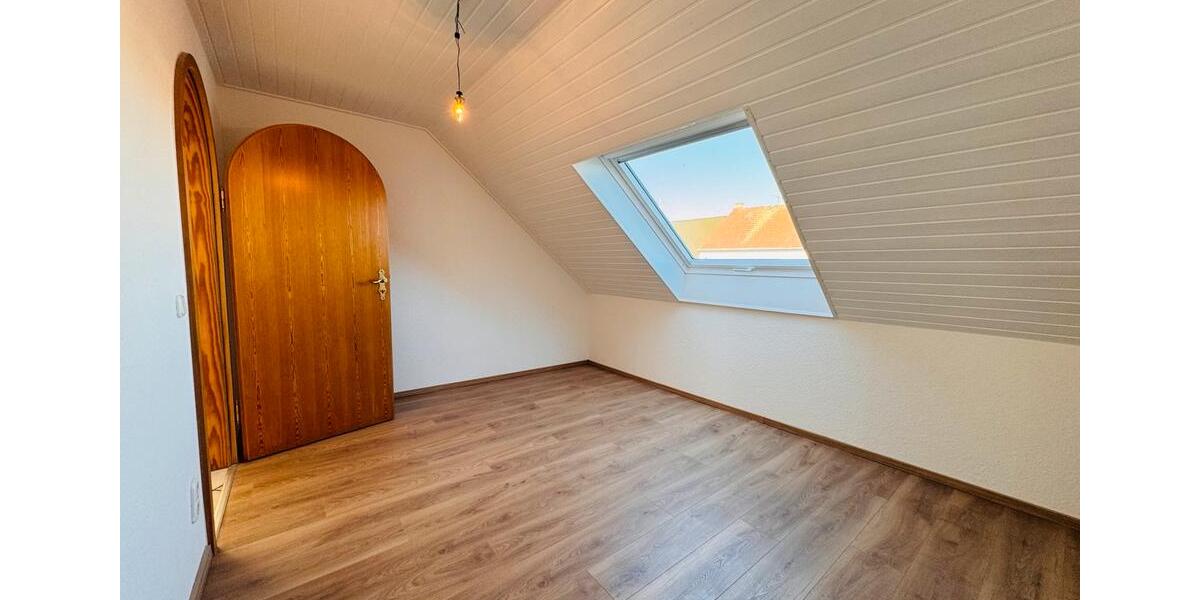 Dachgeschoßwohnung Ensdorf - 2 Zimmer, 60 m&sup2;, 600&euro; | Angebot:26398759