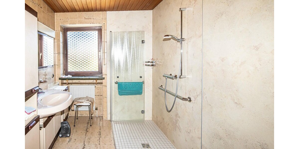 Großzügiges Haus mit 2 Wohneinheiten möglich – ideal für Familie oder Vermietung - Einfamilienhaus Schönsee | Angebot:26443086