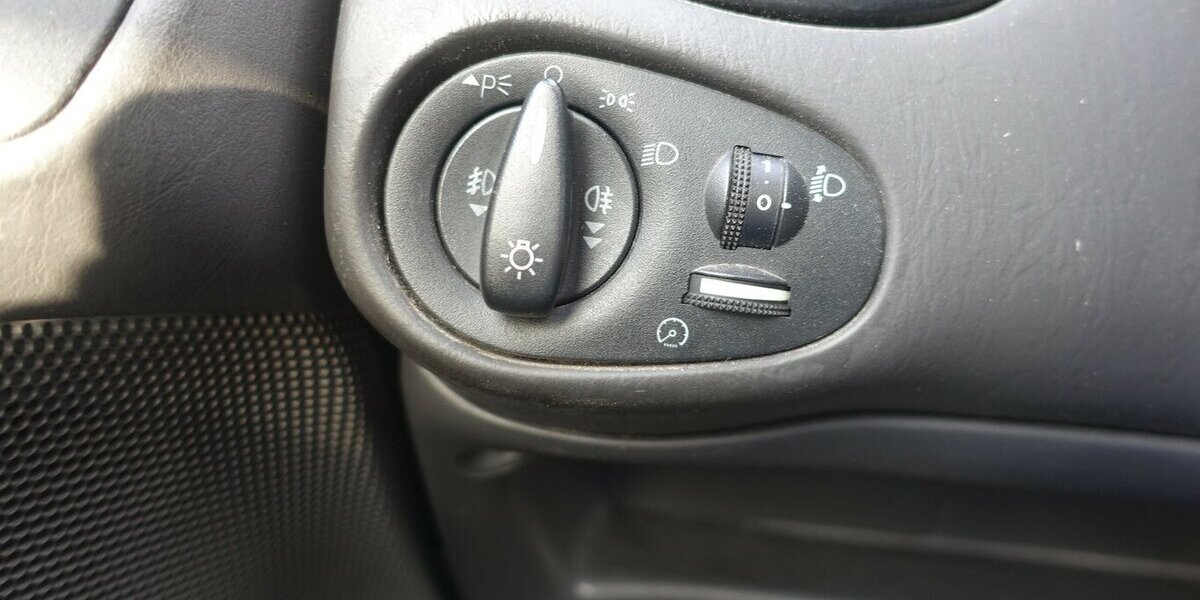 Ford Focus Finesse ohne TÜV Klima AHK Alu WR 4xAirbag 140.000 km 450 &euro; Neumarkt/OPf 92318