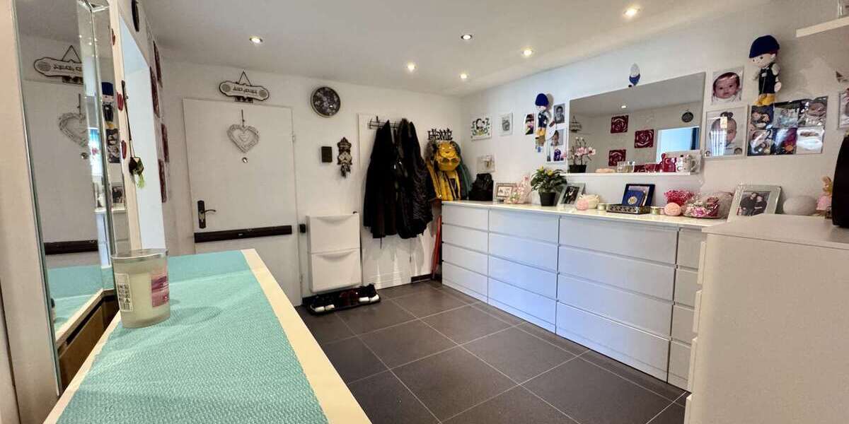 Traumhafte 3,5-Zimmer-Wohnung mit großem Balkon, herrlicher Aussicht, Garage und inkl.Einbauküche - Etagenwohnung Velbert Pöthen | Angebot:24740227