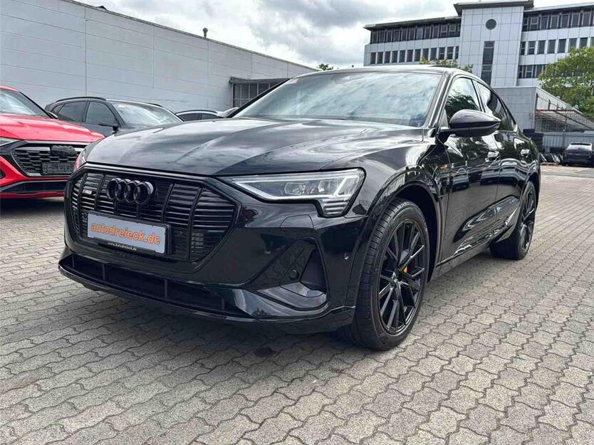 Audi e-tron 59.239 km 35.950 € Hamburg 22047