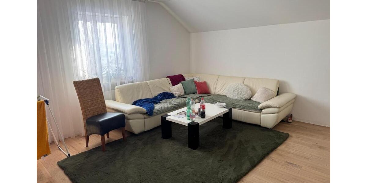 Dachgeschoßwohnung Wenzenbach - 3 Zimmer, 90 m&sup2;, 900&euro; | Angebot:25899366